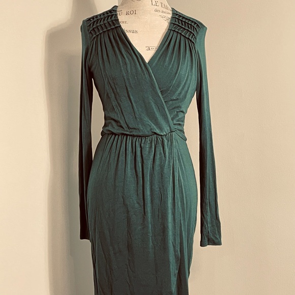 2 dresses Dark blue violet & Green short dresses with long sleeves size M - Picture 3 of 10